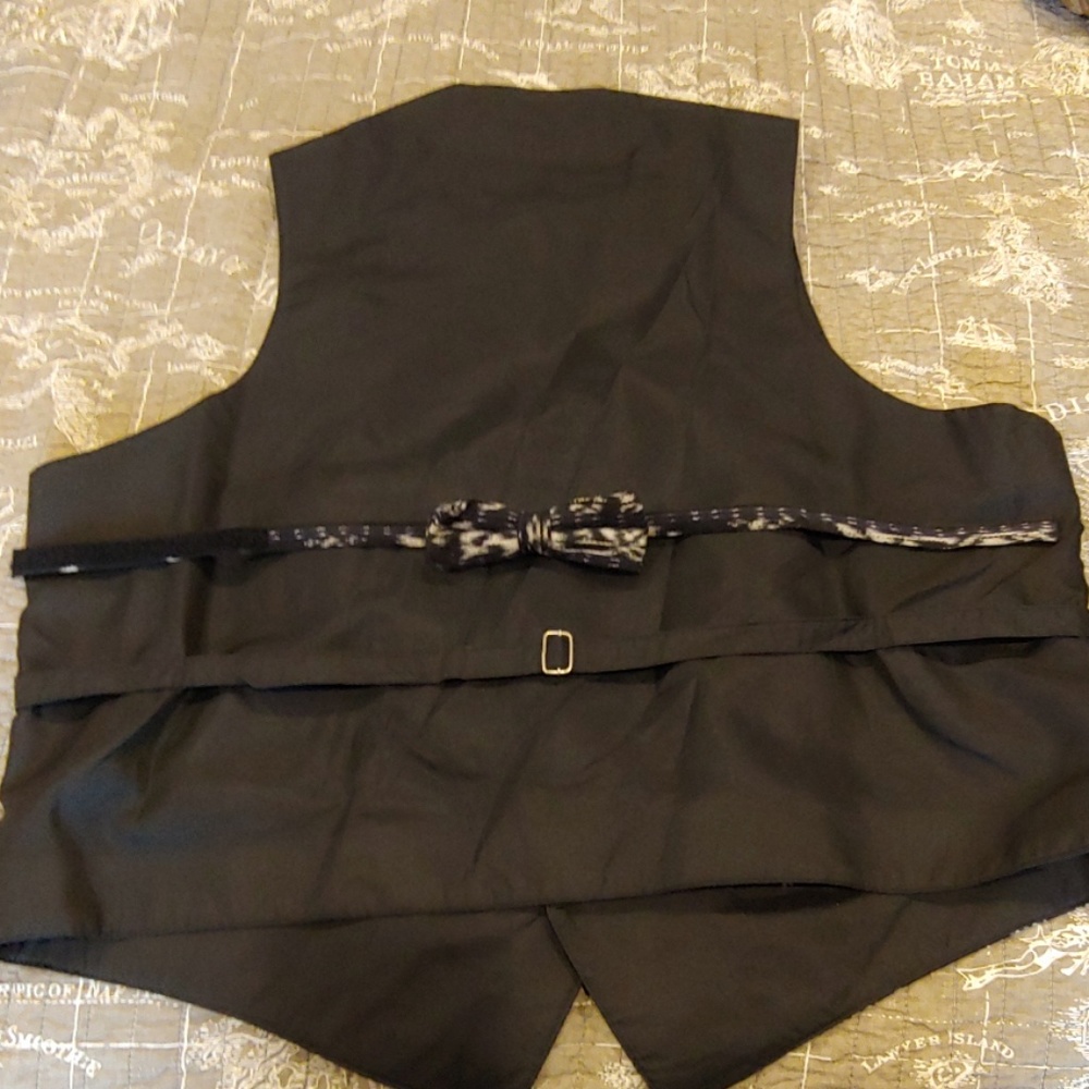 Beautiful Vest - Picture 2 of 3